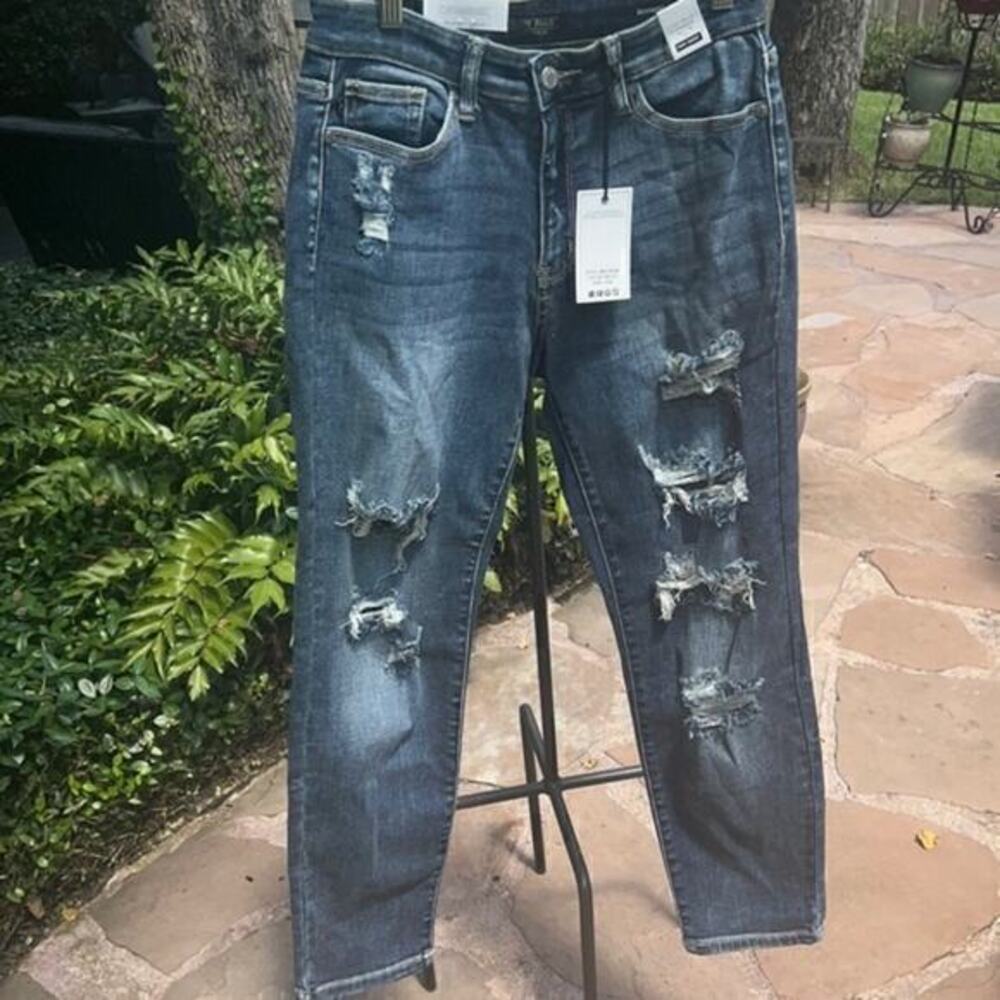 New ▶️ Judy Blue ◀️ Downtown Distressed Boyfriend. Size 3 / 26.